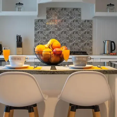 Le Charme De L'oree Des Lices